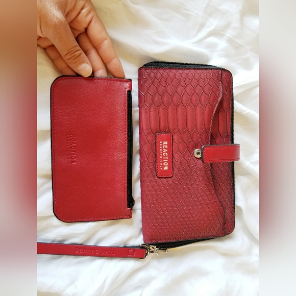Reaction  Kennth Cole Wallet - Picture 4 of 4